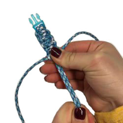 One color cobra weave paracord bracelet step 12